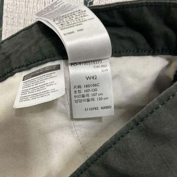 LEVI’S Carrier Cargo Shorts - Picture 6 of 6